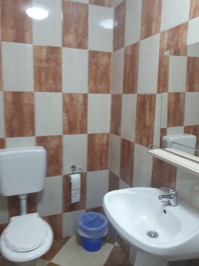 Apartmán Victoria 1 Câmpina Pokoj fotografie