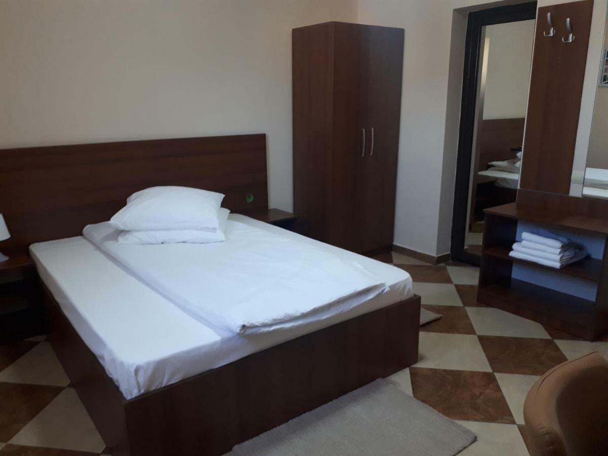 Apartmán Victoria 1 Câmpina Exteriér fotografie